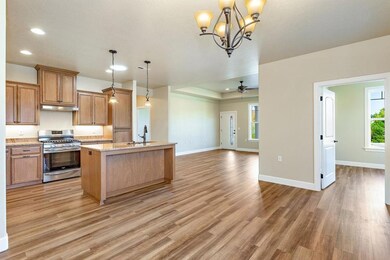 1517 Blackberry Run St, Central Point, OR 97502 - photo 5