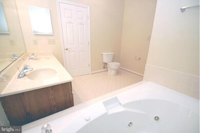 6907 Bluefield Dr, Fredericksburg, VA 22407 - photo 5