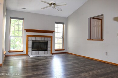 521 Hampton Place Blvd, Troy, NY 12180 - photo 4