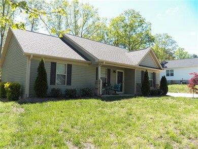 1723 Riverstone Dr, Lincolnton, NC 28092 - photo 2