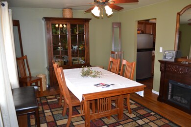 Front living/dining room