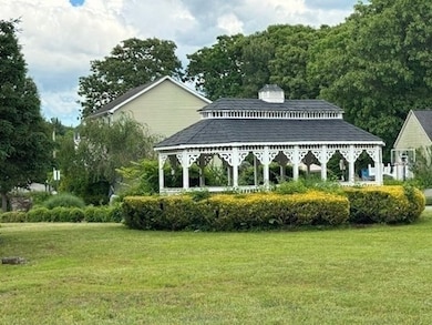 22 Freemens Cir, Assonet, MA 02702 - photo 2