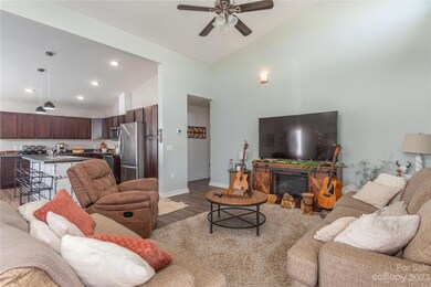 88 Strick Garden Ln, Hendersonville, NC 28792 - photo 3