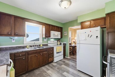 2404 E 37th Ct, Des Moines, IA 50317 - photo 5