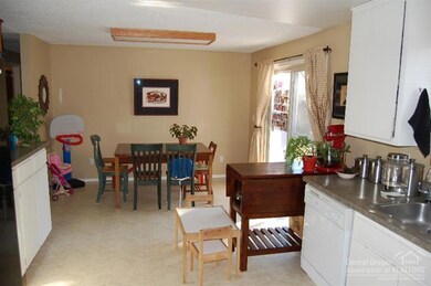 1253 NE Hollinshead Dr, Bend, OR 97701 - photo 7