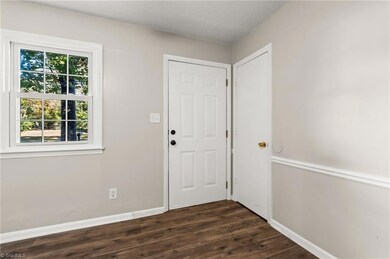 1704 Cedrow Dr, High Point, NC 27260 - photo 5