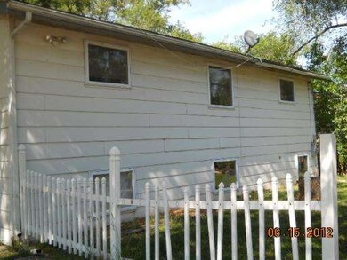 531 Apache Ave, Carpentersville, IL 60110 - photo 3