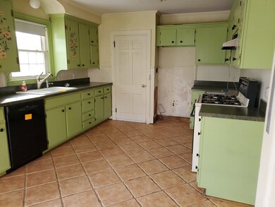 56 Mulberry St, Claremont, NH 03743 - photo 4