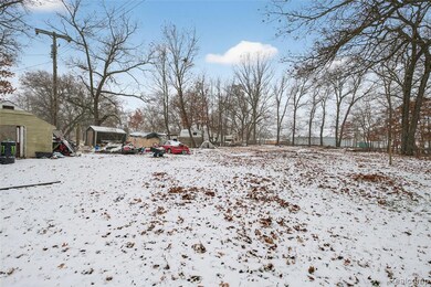 677 Chandler St, Muskegon, MI 49442 - photo 5