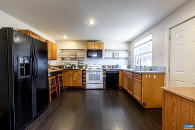 310 7th St SW, Charlottesville, VA 22903 - photo 3