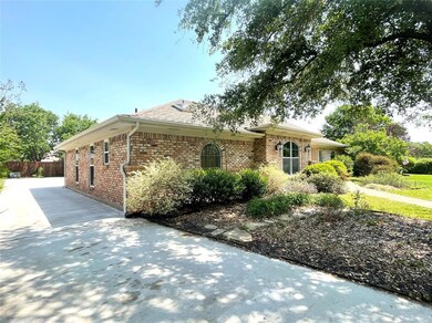 813 Saddlebrook Dr S, Bedford, TX 76021 - photo 4