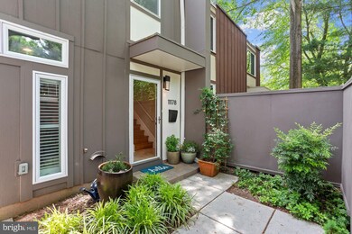 11178 Forest Edge Dr, Reston, VA 20190 - photo 4