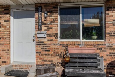 201 Cypress St, Pekin, IL 61554 - photo 4