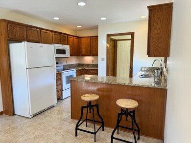 3176 Potomac Ct, Columbus, IN 47203 - photo 6