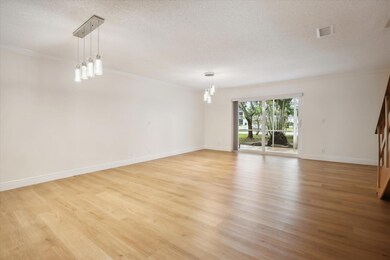 Livingroom/Diningroom