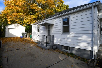 736 Flossmoor Ave, Waukegan, IL 60085 - photo 3