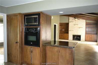 1300 Laura Ln unit CS, College Station, TX 77840 - photo 2
