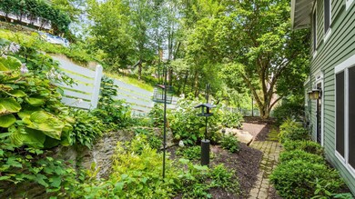 50-z 525 W College St142