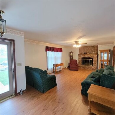 6421 Charlotte St, Shawnee, KS 66216 - photo 2