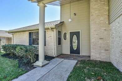 16422 Hibiscus Ln, Friendswood, TX 77546 - photo 2