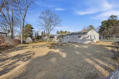 744 Bradley Rd, Springfield, MA 01109 - photo 4