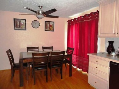 Kitchen Kitchen Eating Area