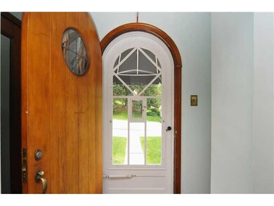 Entry/Foyer.