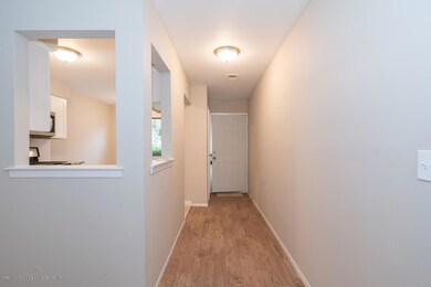 915 W Fingerboard Rd, Staten Island, NY 10304 - photo 4