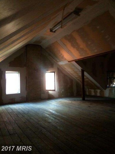 153 S 2nd St, Chambersburg, PA 17201 - photo 4