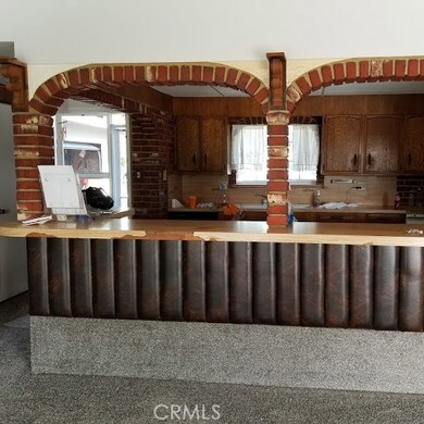 additional breakfast bar open to LR