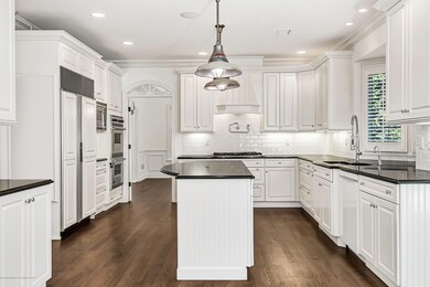 Eat-in Kitchen