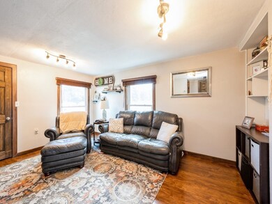 832 Grubbs St, Center Point, IA 52213 - photo 5