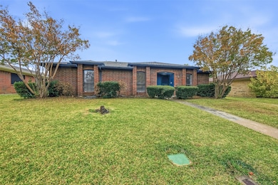 1746 Glencairn Ln, Lewisville, TX 75067 - photo 3