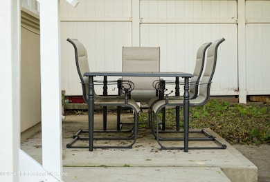 845 W Fingerboard Rd, Staten Island, NY 10305 - photo 4