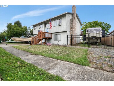 2407 SW 23rd St, Troutdale, OR 97060 - photo 3