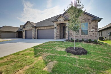 124 Colonial Dr, Joshua, TX 76058 - photo 2