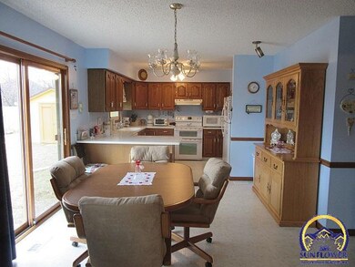 3712 SW Arvonia Place, Topeka, KS 66610 - photo 7