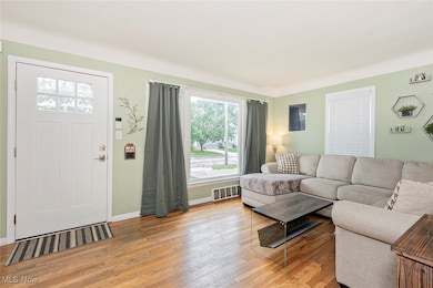 30129 Robert St, Wickliffe, OH 44092 - photo 3