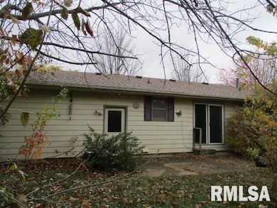 2001 Westgate Dr, Pekin, IL 61554 - photo 2