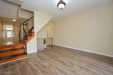 (4) FAMILY ROOM