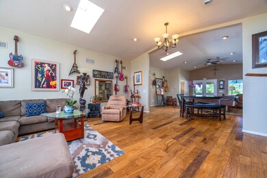 7-200427 43601 Mesa St 005