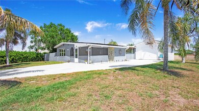 View of front of house with a sunroom, stucco sidi