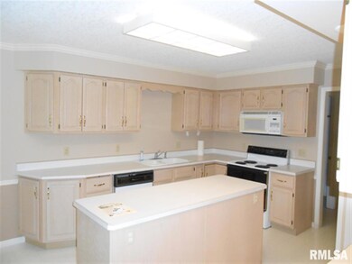 4217 Regency Ct, Davenport, IA 52806 - photo 6