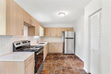 910 Phippen Waiters Rd, Dania, FL 33004 - photo 6