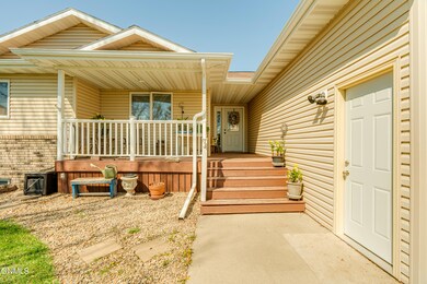 2122 Sommer Dr N, Mandan, ND 58554 - photo 2
