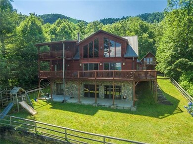 Cabin life at its best. Fenced yard for the little