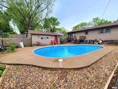 4725 N Harrison St, Davenport, IA 52806 - photo 3