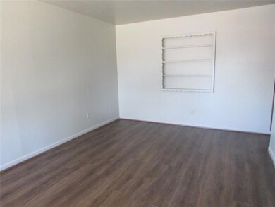 1602 Nichols St, Ennis, TX 75119 - photo 4