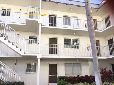 Central Gardens unit 312, Naples, FL 34102 - photo 2