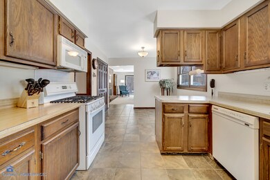 995 Prairie Ave, Naperville, IL 60540 - photo 7